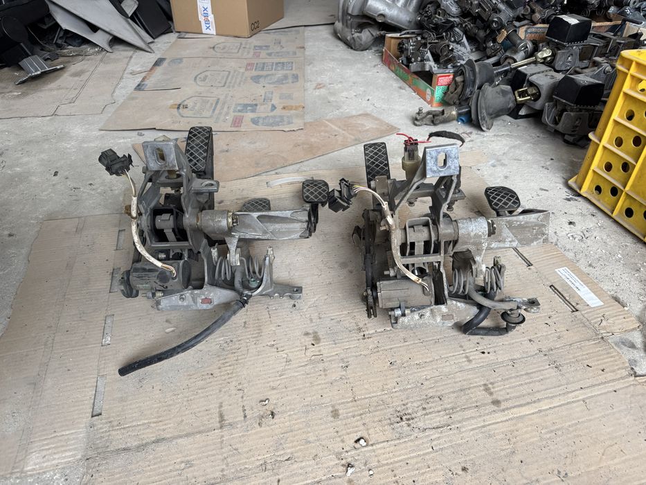 Педальний вузол,педалі на механіку. Педаль газу.Audi a4 b5, Passat b5