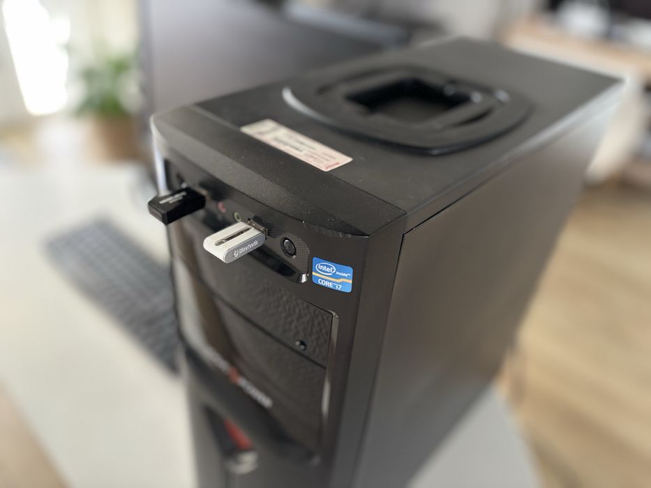 Компьютер Logic Power, монитор Dell, процесор Intel i7