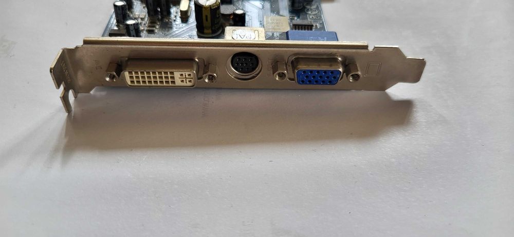Karta graficzna RETRO HIS Radeon 9250 VIVO 128MB DDR (128-bit) [07]