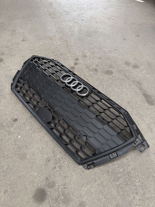 Grelha frontal Audi A3 8y0