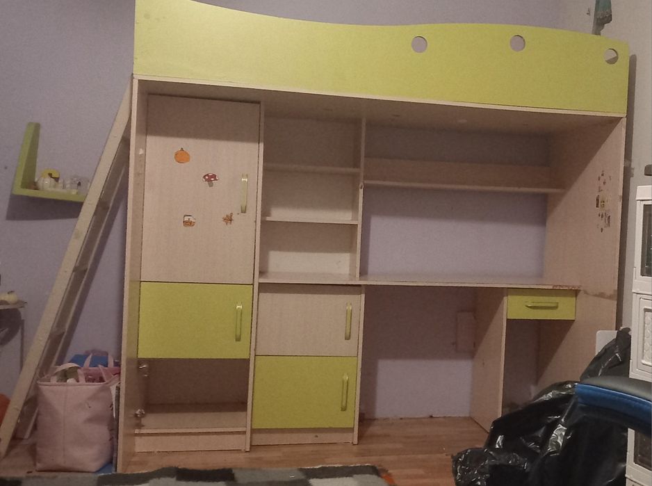 Oddam za darmo biurko z łóżkiem