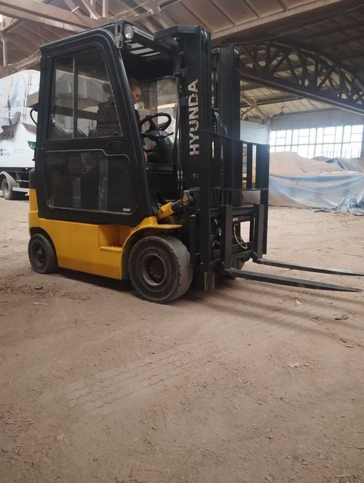 Продається заводський газовий навантажувач Hyundai 15L-4M (2012 р.в.).