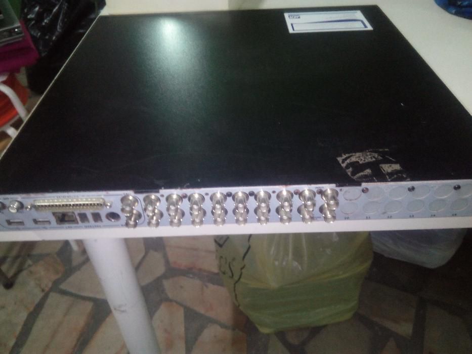 Gravador de imagem com CD para ligar a câmaras de vigilância.