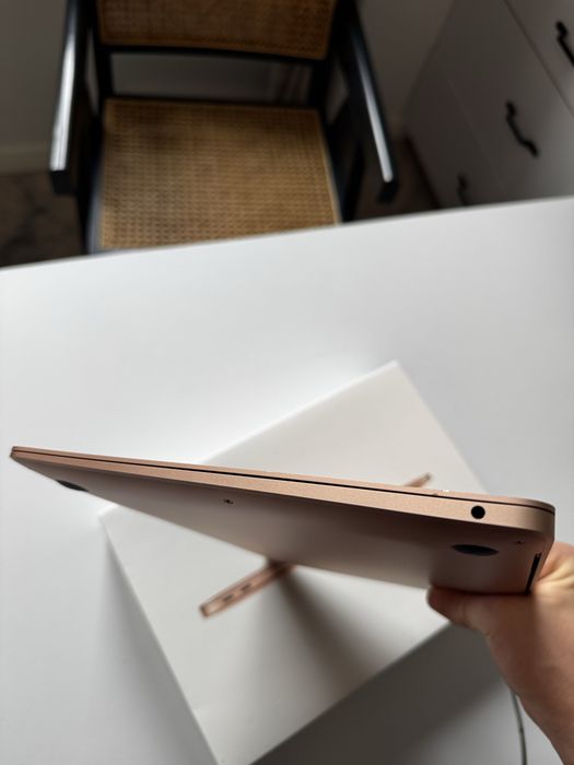 Macbook Air 2020 Różowy  8gb 256gb i3 180 cykli ładowania Stan Bardzo Dobry