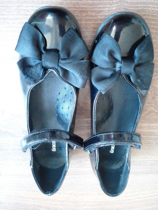 дитячі лаковані туфлі для дівчинки