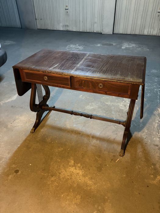 Mesa de apoio com gavetas antiga