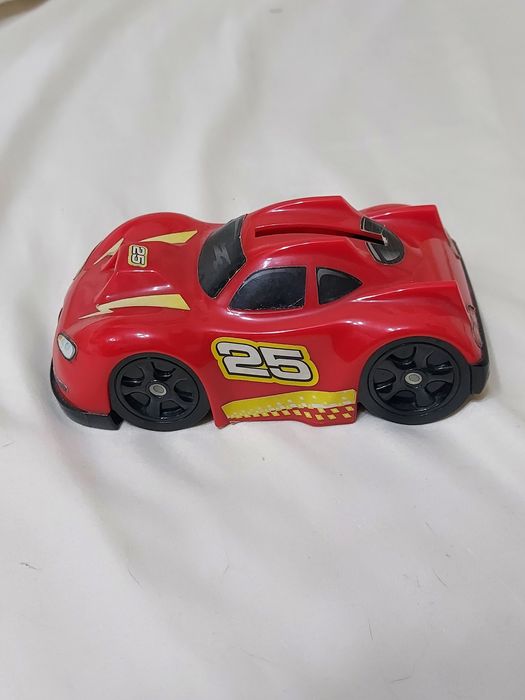 Carro mealheiro da Nestlé