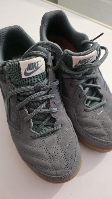 Sapatilhas de futsal novas