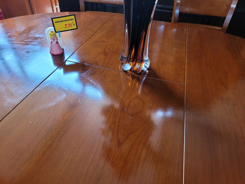 Mesa em madeira - extensível - Só a mesa as cadeiras são à