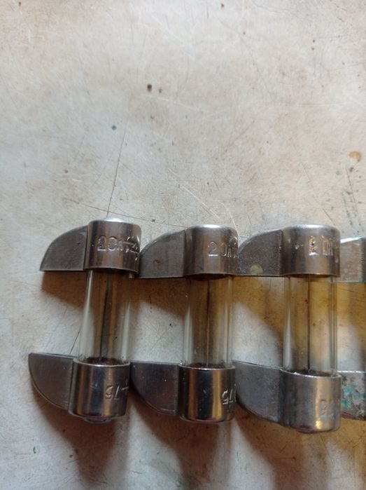 Предохранитель плавкий.