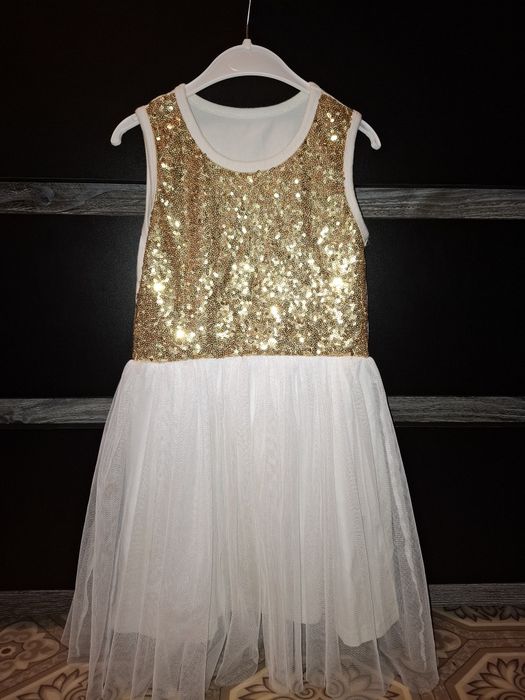 Плаття на дівчинку