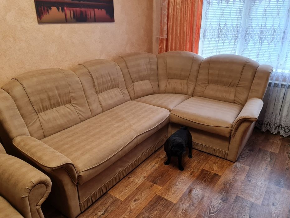 Перетяжка, заміна тканини, ремонт м'яких меблів.