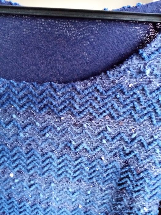 Vestido com lantejoulas tamanho pequeno semi novo