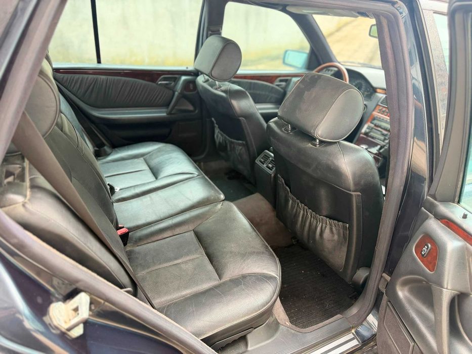 MERCEDES- BENZ E300 TURBO DIESEL