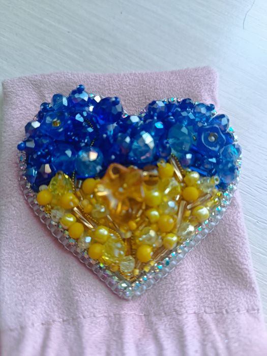 Серце, брошка, презент