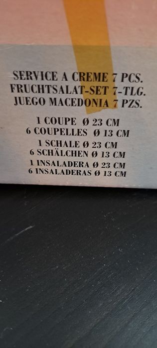 Taças pequenas e grande