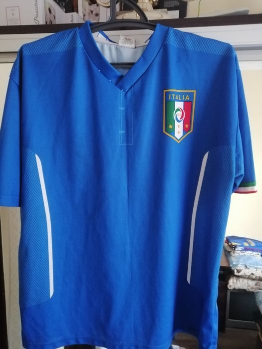 Продам футбольні футболки та шорти