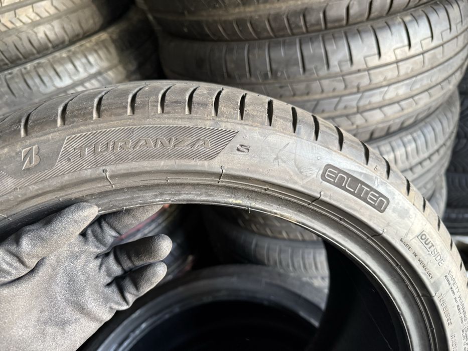 2xBridgestone 235 40r19.,2023 6.5mm