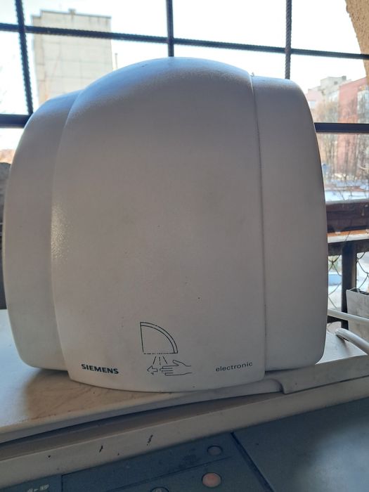 Сушка для рук електрична