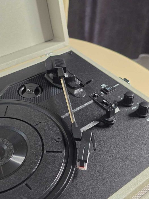 Вініловий програвач Crosley Voyager