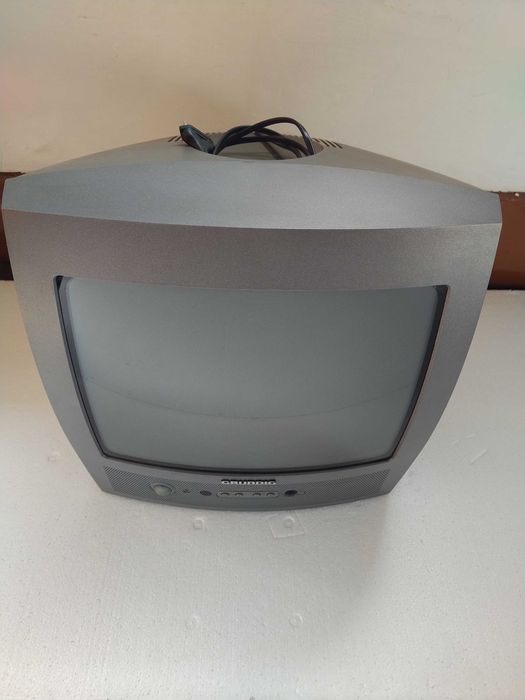 TV a cores Grundig P37-830 Text de 37 cm em bom estado