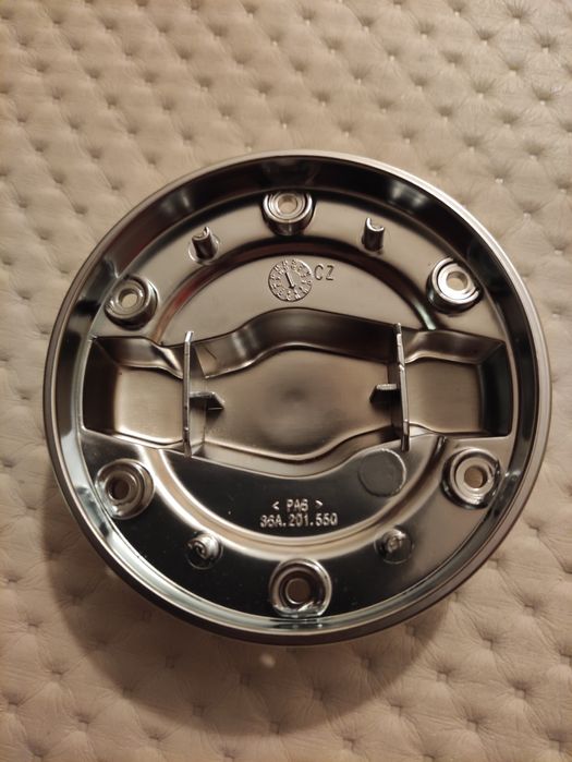 Накладка кришки паливного бака  BENTLEY