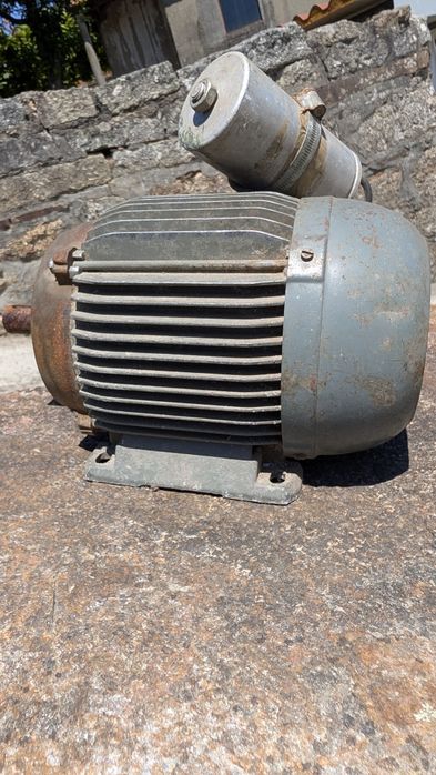 Motor Elétrico Trifásico AEG 1.5 kW (2 CV) – 1400 RPM
