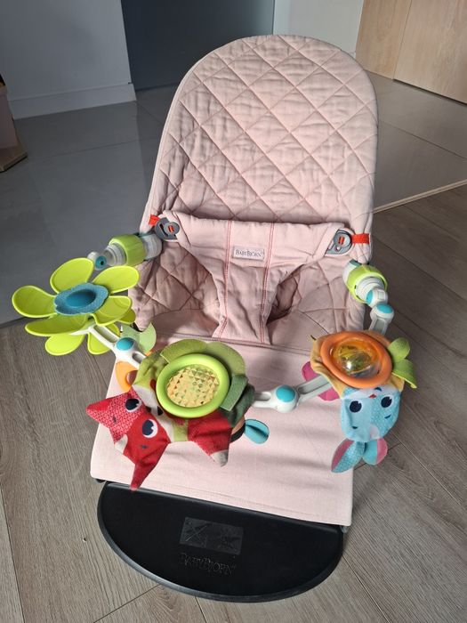 Bujaczek BabyBjorn z zabawką