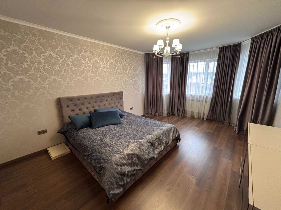 Сучасний двоповерховий будинок з ремонтом на 5 сотках