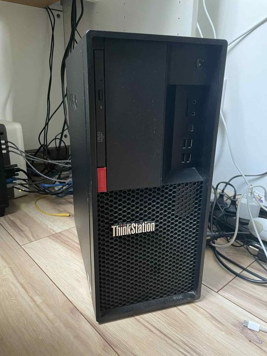 komputer Lenovo ThinkStation P330