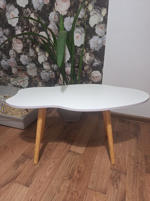 Stolik chmurka dla dziewczynek