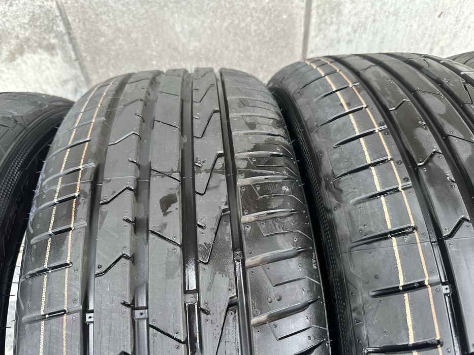 Продам шини  нові Hankok 215 55 17
