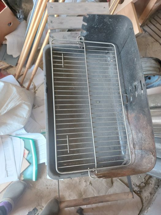 Барбекю б/у с деревянными подставками