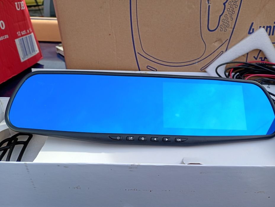 Kamera i kamera cofania w lusterku