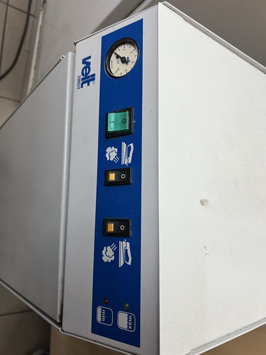 Stół prasowalniczy z wytwornicą