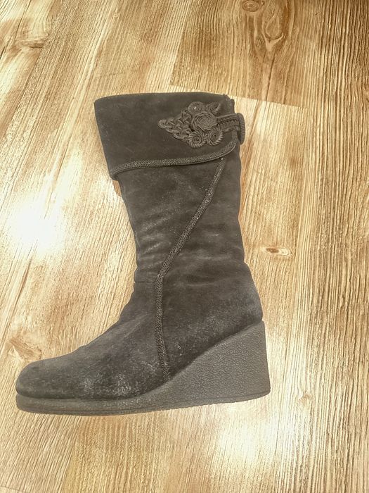 Віідам жіночу та чоловічу обувь