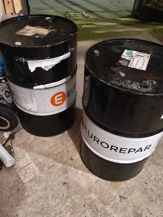 Bidões ferro pretos