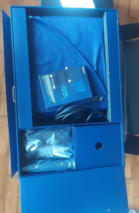 Playstation 4 pro versão 500 Million