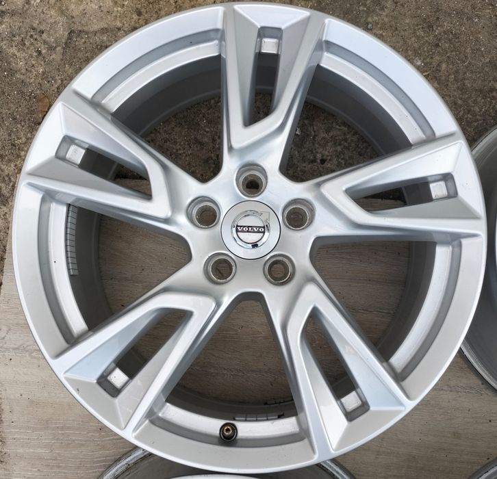 Felgi aluminiowe Volvo S60 S80 V70 V90 XC40 XC60 7,5x18 ET50 5x108