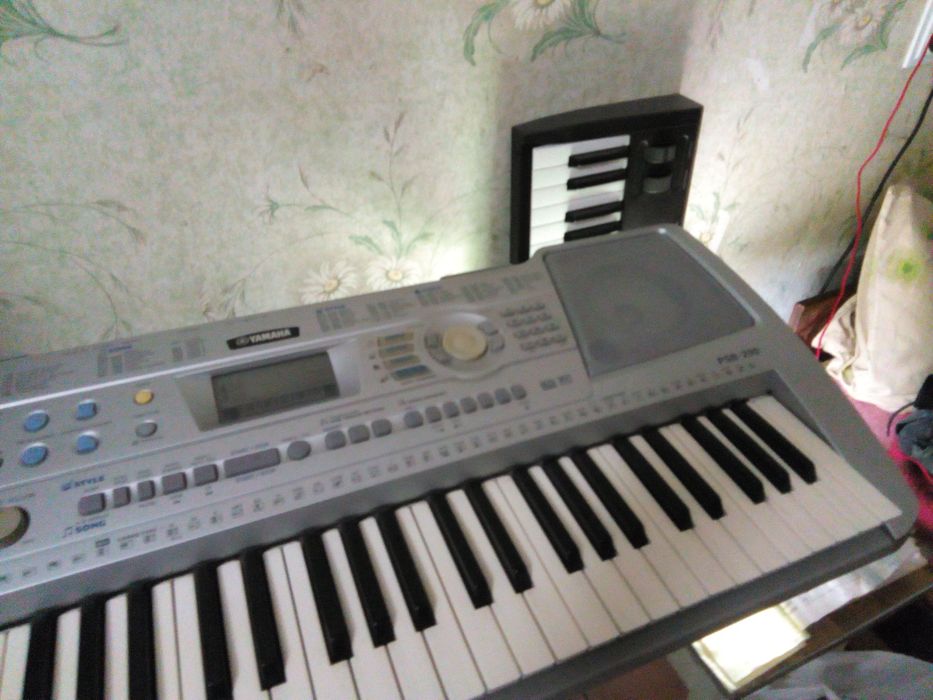 YAMAHA PSR-290 (スタンド付) Синтезатор Yamaha psr 290: 5 000 грн. - Синтезаторы Киев на Olx