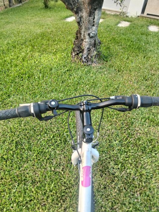 Bicicleta BTT  . Em  bom estado.