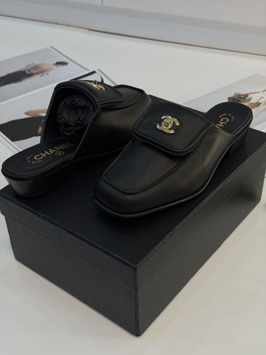 Шльопки від Chanel new 2026