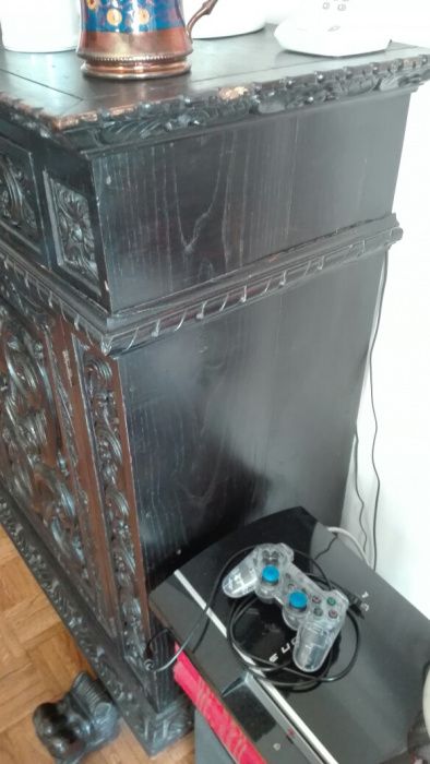 Armário antigo em bom estado