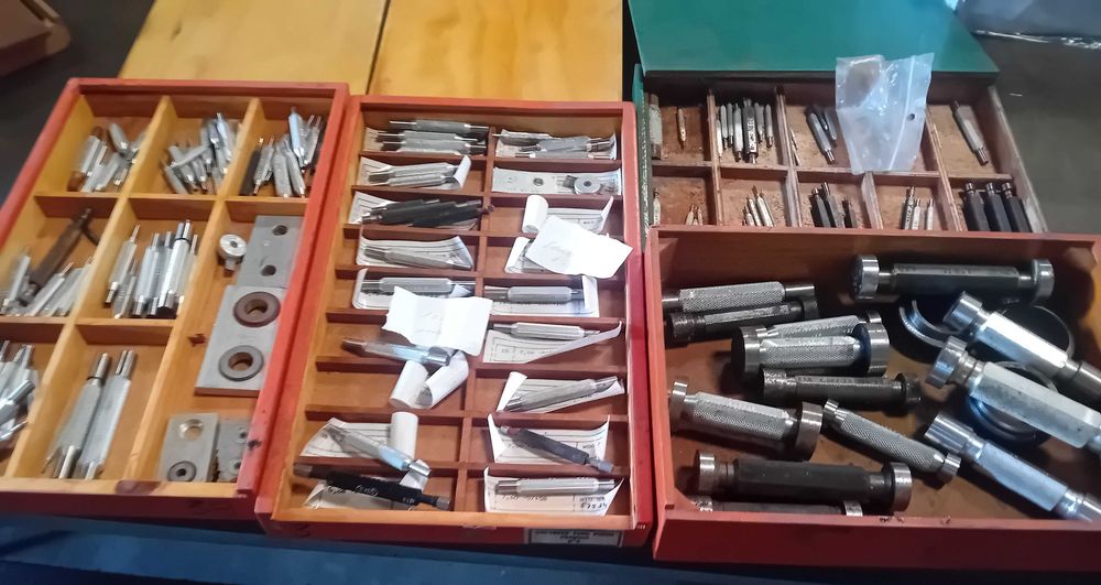 Conjunto de 164 calibres  de boa qualidade.