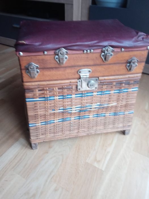 Kufer kuferek stoleczek