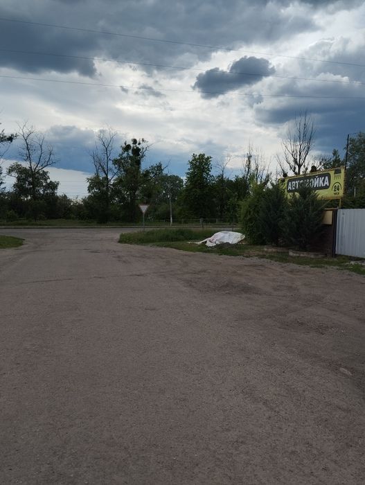 Продам Будинок можно під любу діяльність або житло .Нова Водолага .Центральна Вулиця.