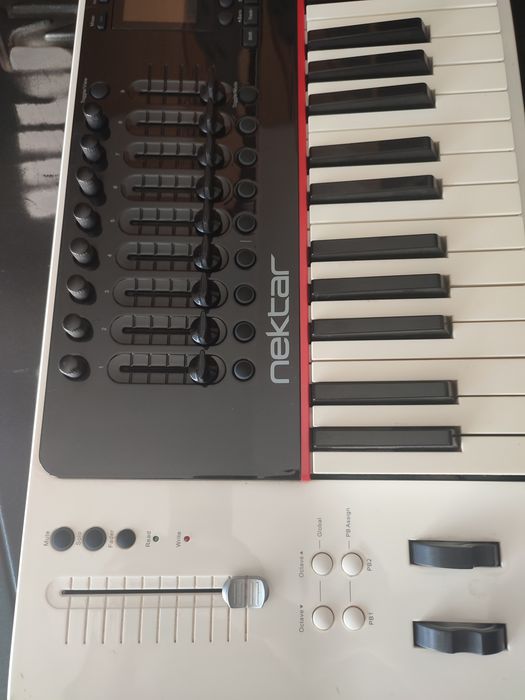 Teclado midi nektar P6