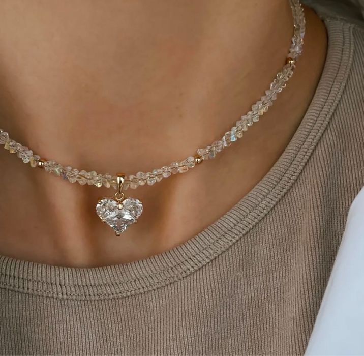 Кришталевий чокер з сяючим сердцем