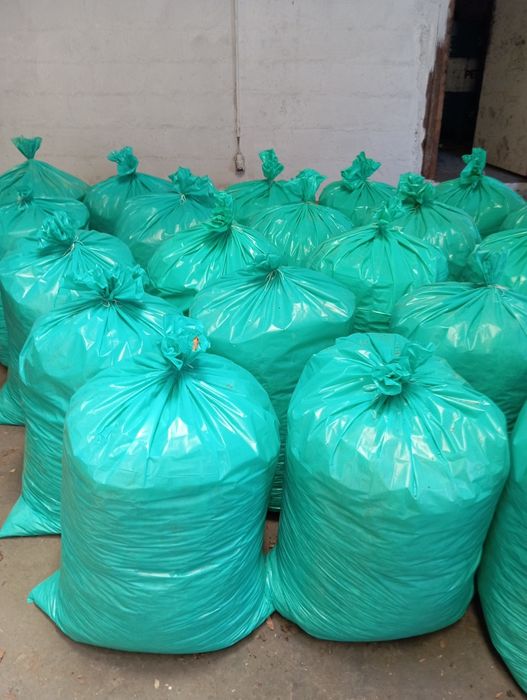 Sacos 100 litros de fitas de pinho