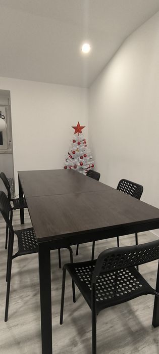Mesa extensível  120/180x74cm com 6 cadeiras